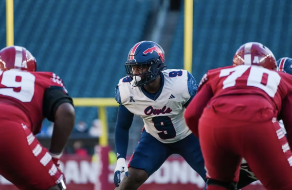 FAU wide receiver Caleb Cooms preparing for the snap against Temple University on Nov. 16. 